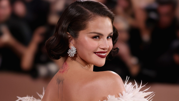 Selena Gomez’s Bronze Nails Make It Feel Like Summer in January—See the Photos